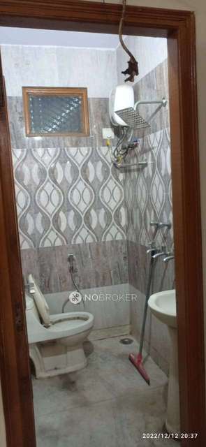 3 BHK Flat In Chatruvedi Niwas For Sale  In Laxmi Nagar