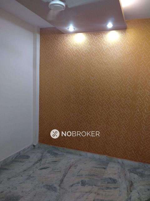 3 BHK Flat In Chatruvedi Niwas For Sale  In Laxmi Nagar