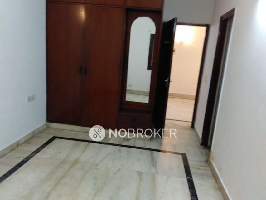 2 BHK Flat In Freedom Fighters Enclave For Sale  In Sainik Farm