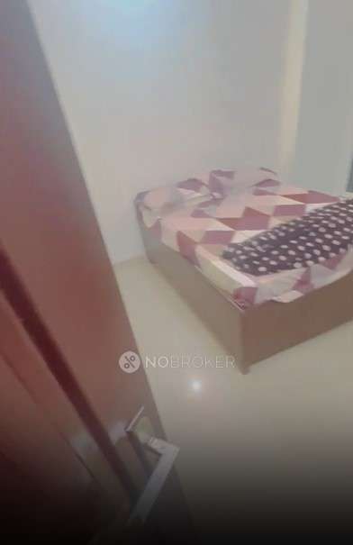 Single Room for Male In 3 BHK  In Golf City In Sector 75, Noida