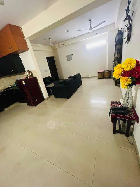 Single Room for Male In 3 BHK  In Golf City In Sector 75, Noida