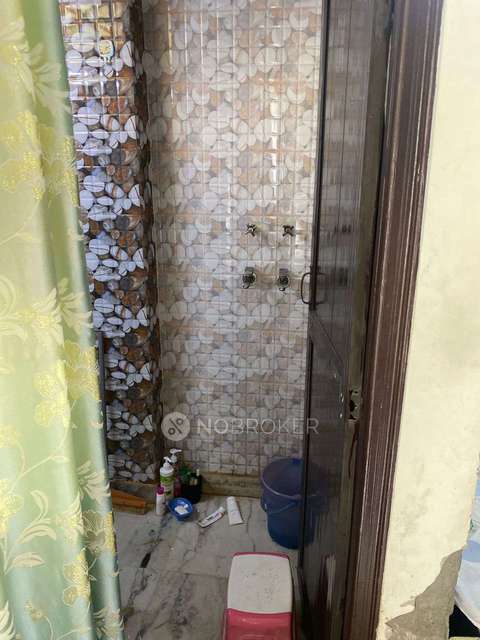 2 BHK Flat In Standalone Building  For Sale  In Karam Pura