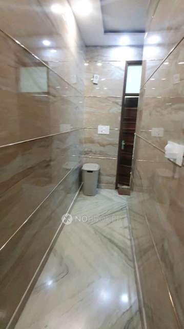 2 BHK Flat In Rwa Parmanand For Sale  In Mukherjee Nagar