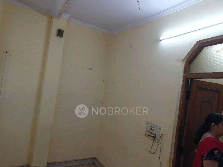 Independent House Karol Bagh Rent WITHOUT BROKERAGE Semifurnished 2