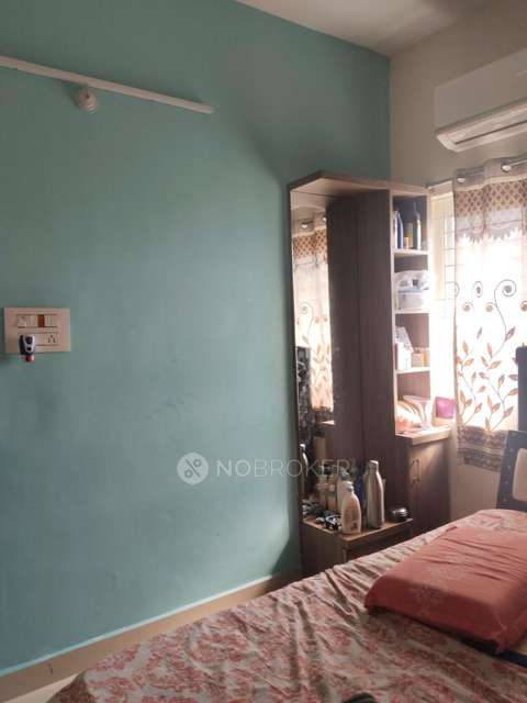 2 BHK Flat In Arundathi Arcade Mallapur, Nacharam For Sale  In Mallapur