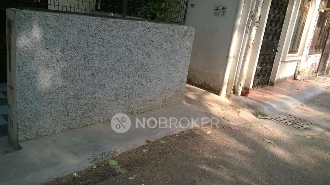 2 BHK Flat In Standalone Building  For Sale  In Jor Bagh