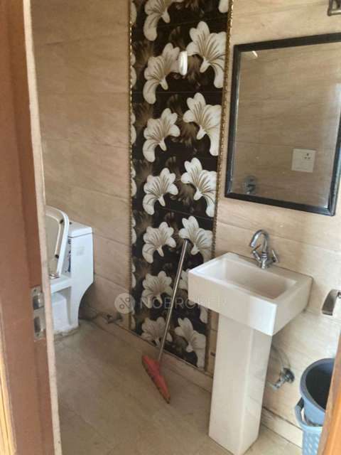 3 BHK Flat In Standalone Building  For Sale  In  Jhilmil Colony,