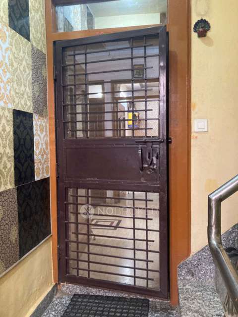 3 BHK Flat In Standalone Building  For Sale  In  Jhilmil Colony,