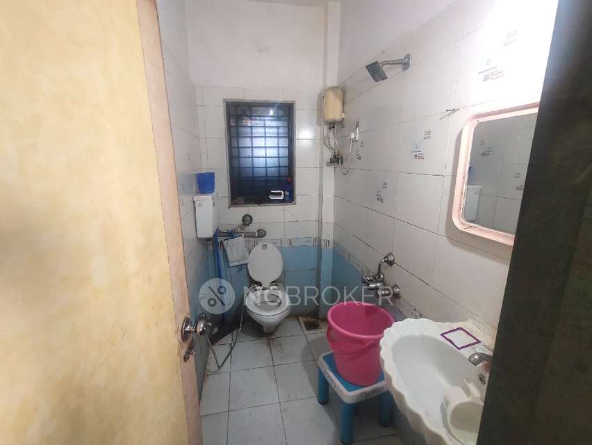 2 BHK Flat In Kuber Chs For Sale  In  Kandivali West