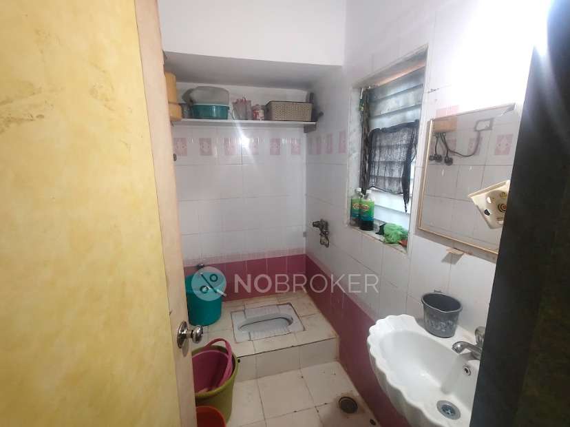 2 BHK Flat In Kuber Chs For Sale  In  Kandivali West