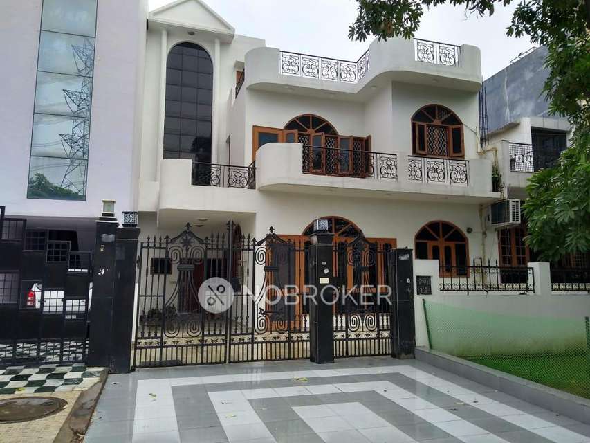 4+ BHK House For Sale  In Beta Ii