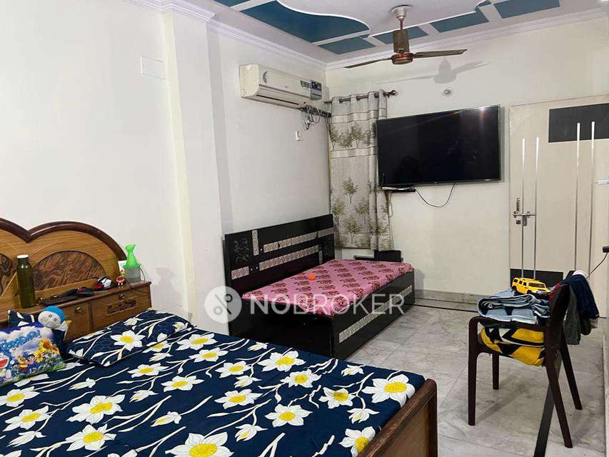 2 BHK Flat In Standalone Building  For Sale  In Preet Vihar