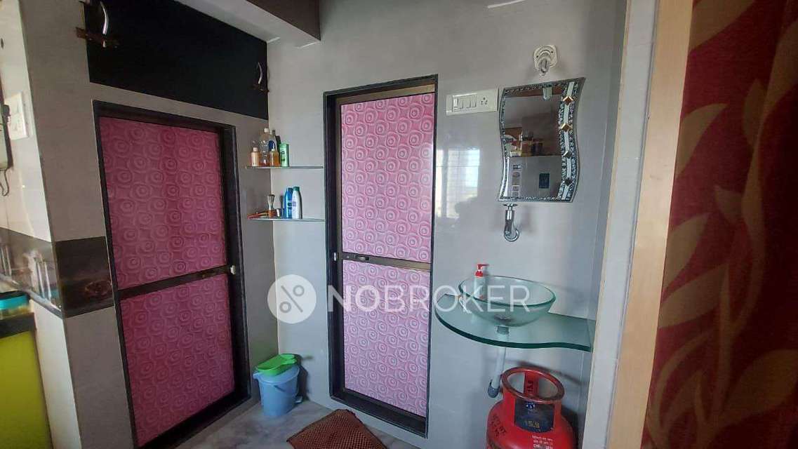 1 RK Flat In Abhilasha Shramik Chs For Sale  In Parel