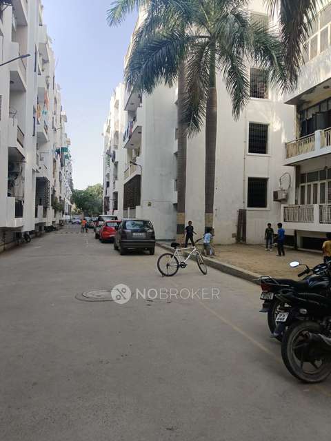 2 BHK Flat In Sir Syed Apartment For Sale  In Sector 110
