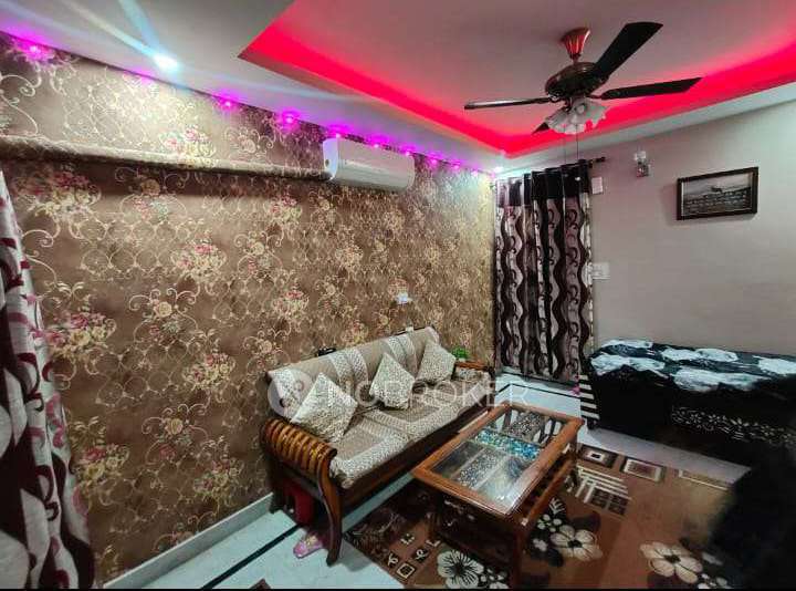 1 BHK Flat In Jai Hind Apartment For Sale  In Manglapuri