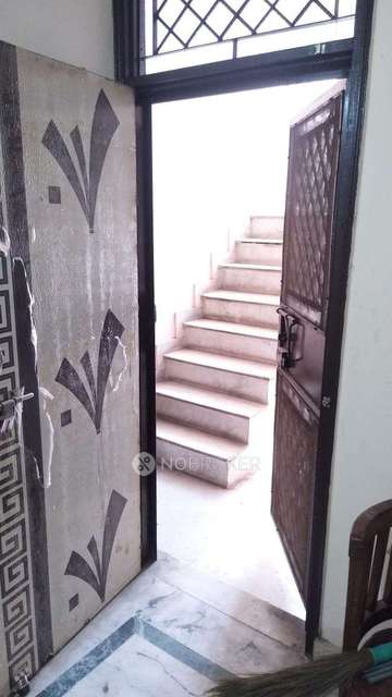 2 BHK Flat In Standlone Building  For Sale  In Patparganj