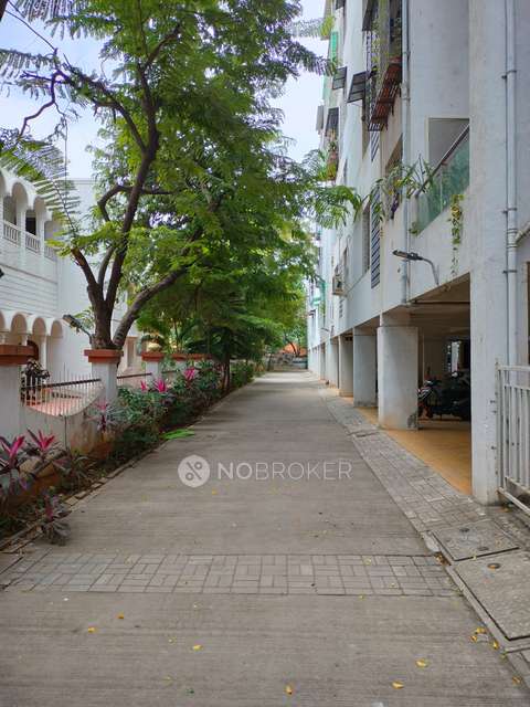 2 BHK Flat In Alcove Building For Sale  In Ghorpadi