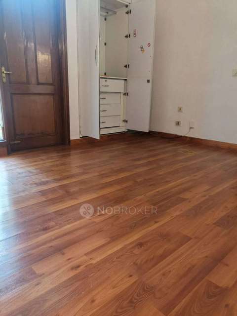 Office Space in Sarvodaya Enclave, Delhi for Rent 