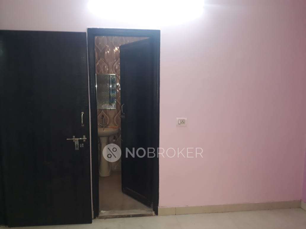 RWA Kiran Garden Uttam Nagar Rent WITHOUT BROKERAGE Semifurnished 3