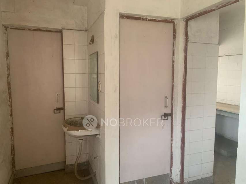 1 BHK Flat In Dda Flate For Sale  In Bakkarwala