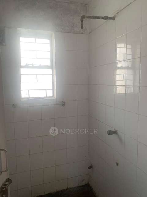 1 BHK Flat In Dda Flate For Sale  In Bakkarwala