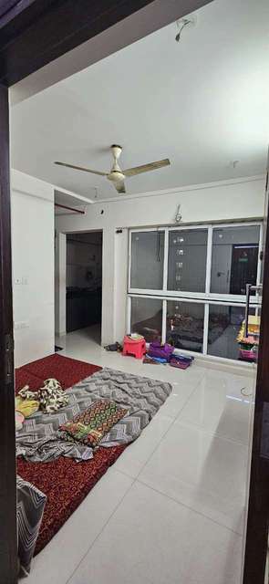 Single Room for Female In 2 BHK  In Excellent Tower In Mulund West