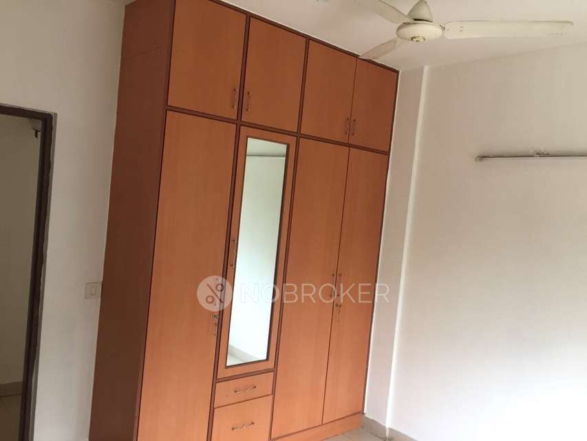 Single Room for Female In 3 BHK  In  Purva Fountain Square In Marathahalli