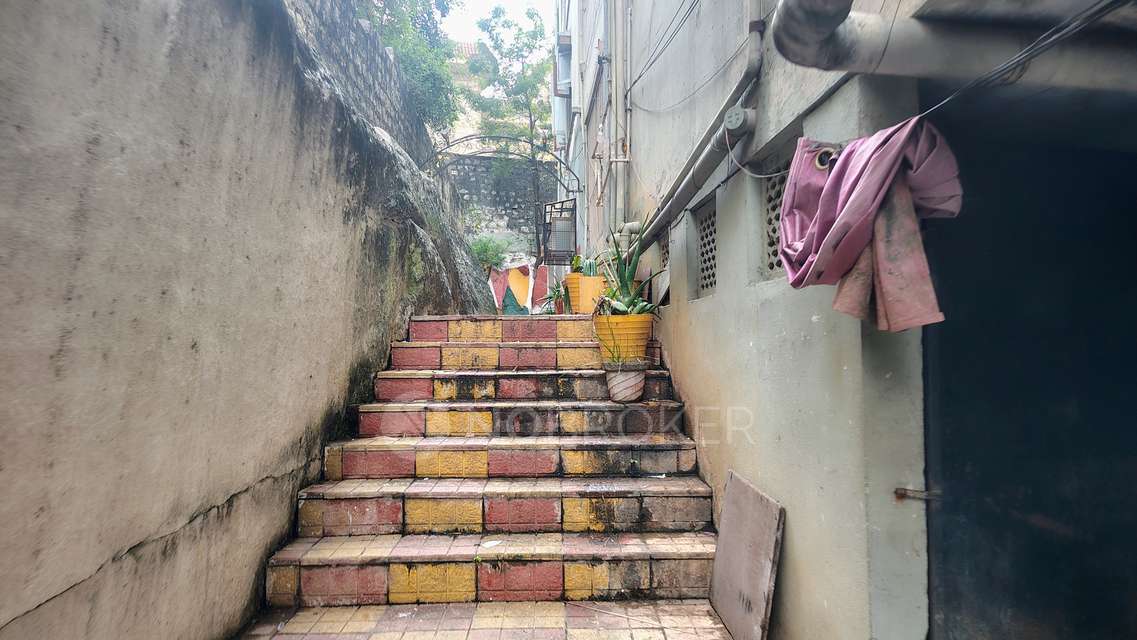 3 BHK Flat In Capri Towers For Sale  In Banjara Hills