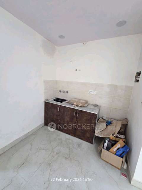 Commercial Property in Sector 18 ,rohini, Delhi for Rent 