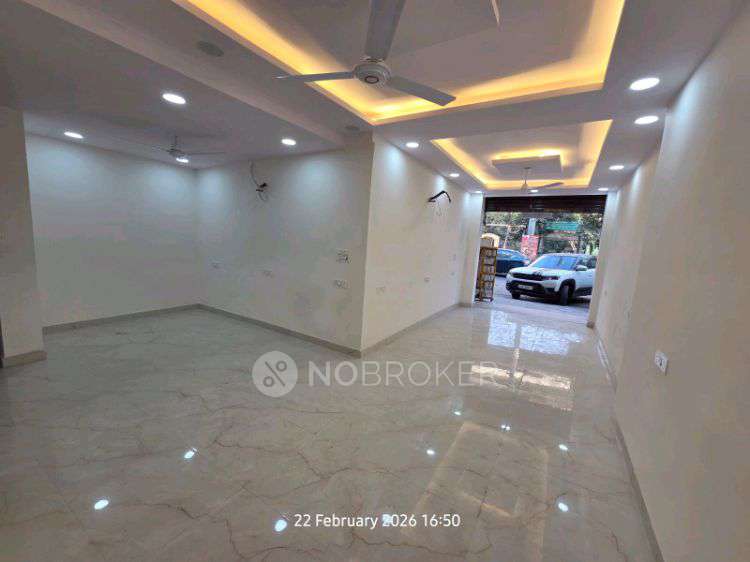 Commercial Property in Sector 18 ,rohini, Delhi for Rent 