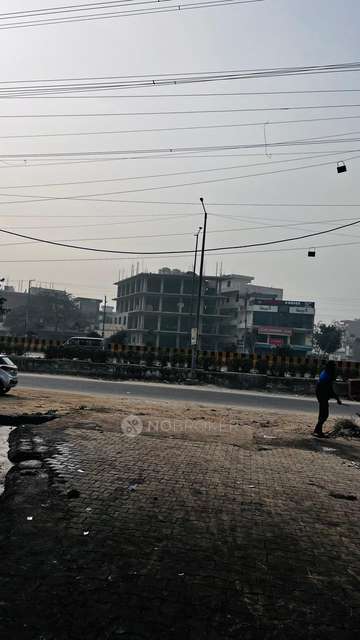 Showroom in Vvip Homes, Greater Noida for Rent 