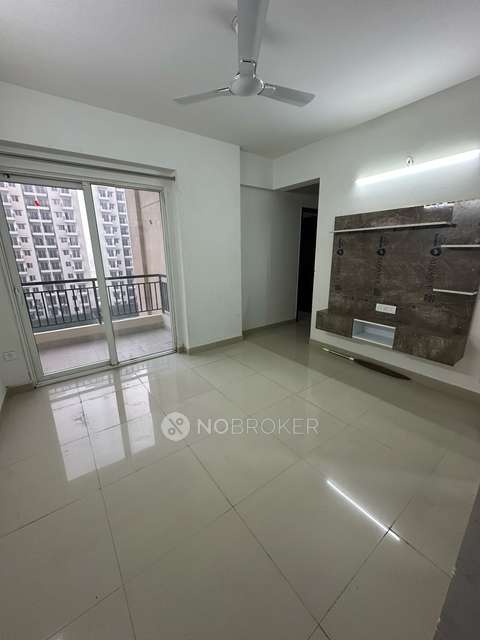 2 BHK Flat In Oasis Grandstand for Rent  In Oasis Grandstand