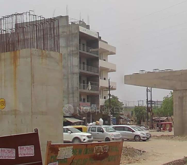 1 BHK Flat In Lisa Tower E for Rent  In Sector 27