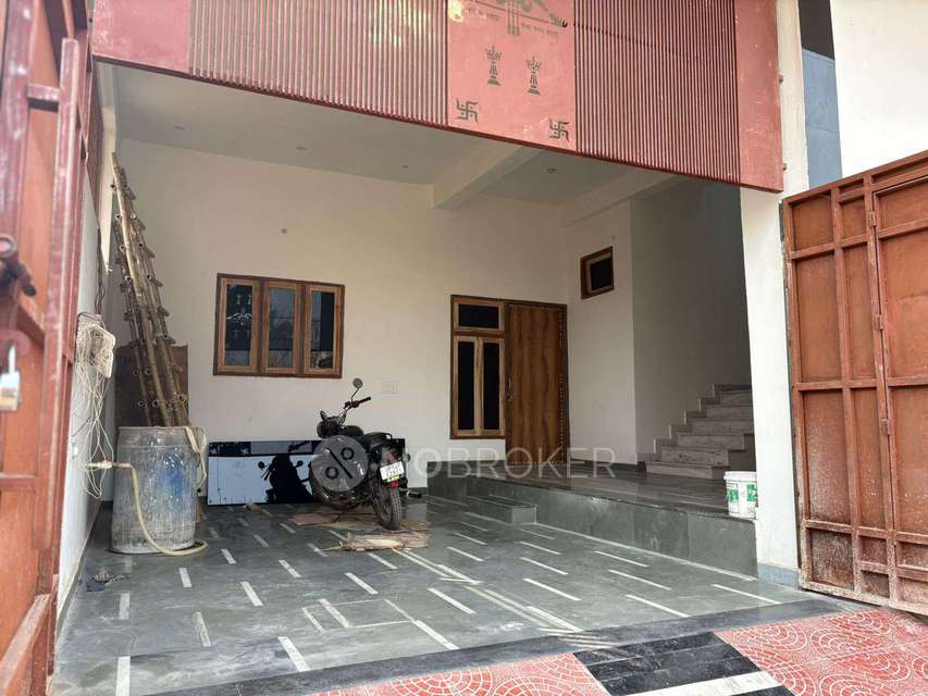 Godown/Warehouse in Vishnu Enclave, Ghaziabad for Rent 