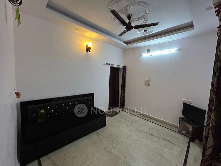 Single Room for Male In 2 BHK  In  Block 7 Sector 17 Rohini In Yadav Motors