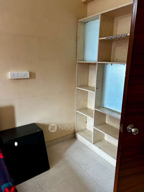 Single Room for Male In 3 BHK  In Amanora Aspire Towers In Hadapsar