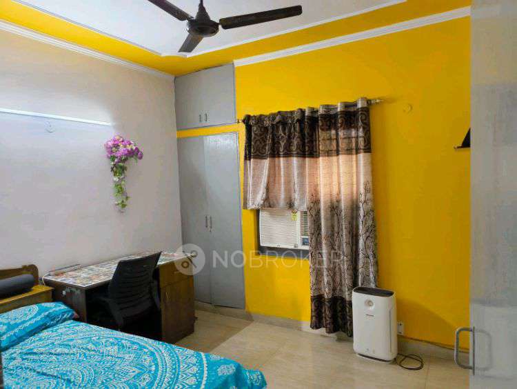2 BHK Flat In Dainik Janyug For Sale  In D-block, Dainik Janyug, Dainik Janyug Society, Abhimanyu Appartment, Vasundhara Enclave, Delhi, 110096, India