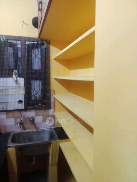 1 BHK Flat In Parkavi Apartment for Rent  In Kk Nagar West