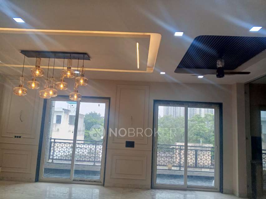 4 BHK Flat In Road No 26 East Punjabi Bagh, Delhi For Sale  In Sbm Colony, Block E