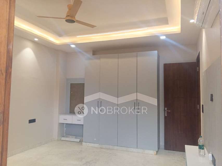 4 BHK Flat In Road No 26 East Punjabi Bagh, Delhi For Sale  In Sbm Colony, Block E