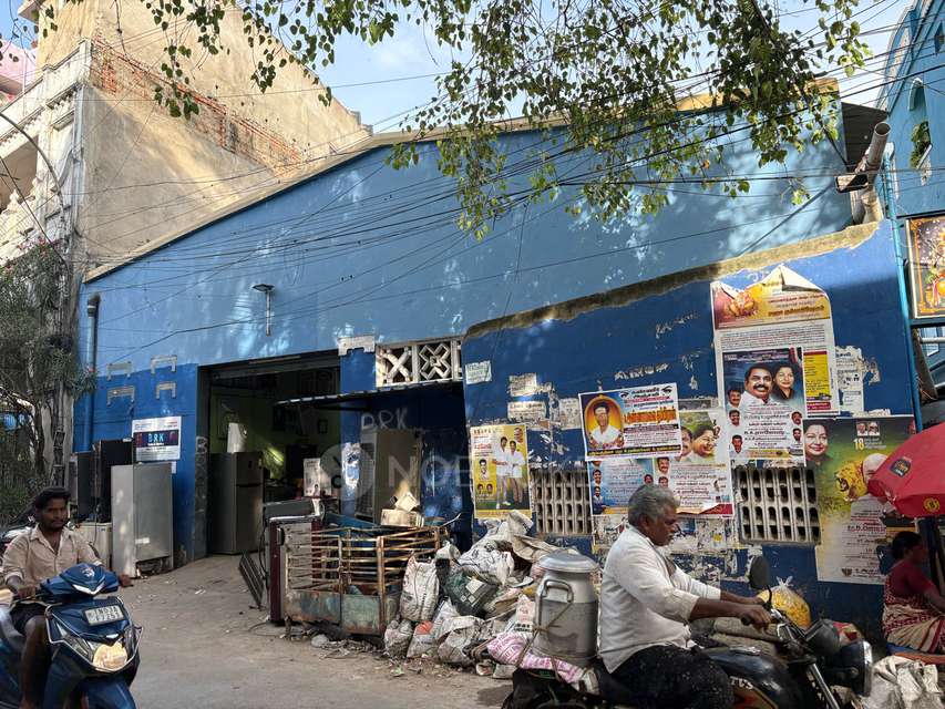 Godown/Warehouse in Old Washermanpet Plot Area 2450 Sq Ft , Chennai for sale 