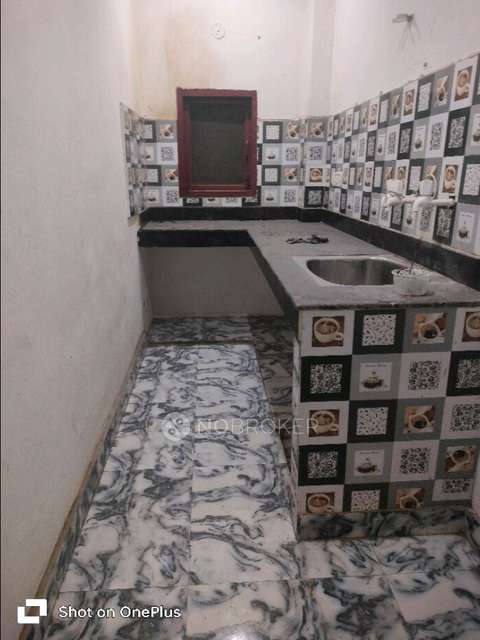 Single Room for Female In 2 BHK  In Mohan Garden