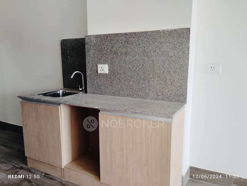 Commercial Property in Yamuna Expy, Greater_noida for sale 