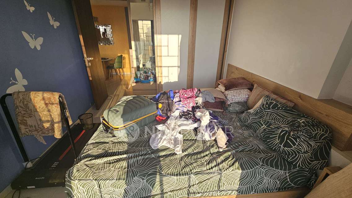 2 BHK Flat In Chandak Stella For Sale  In Goregaon West