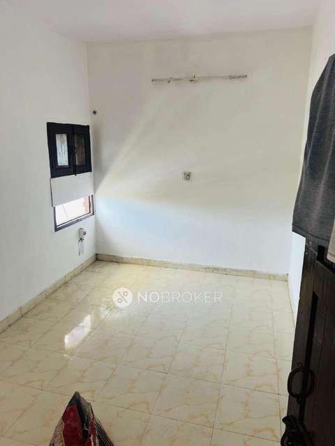 2 BHK Flat For Sale  In Shalimar Bagh