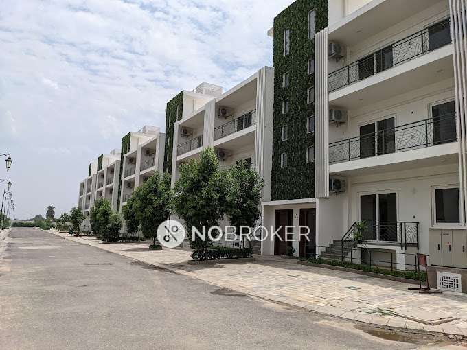 1 BHK Flat In Theroom By Center Paek for Rent  In Central Park 