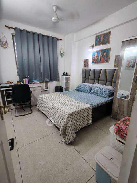 Single Room for Female In 4 BHK  In Dlf Belvedere Towers In Sector 24