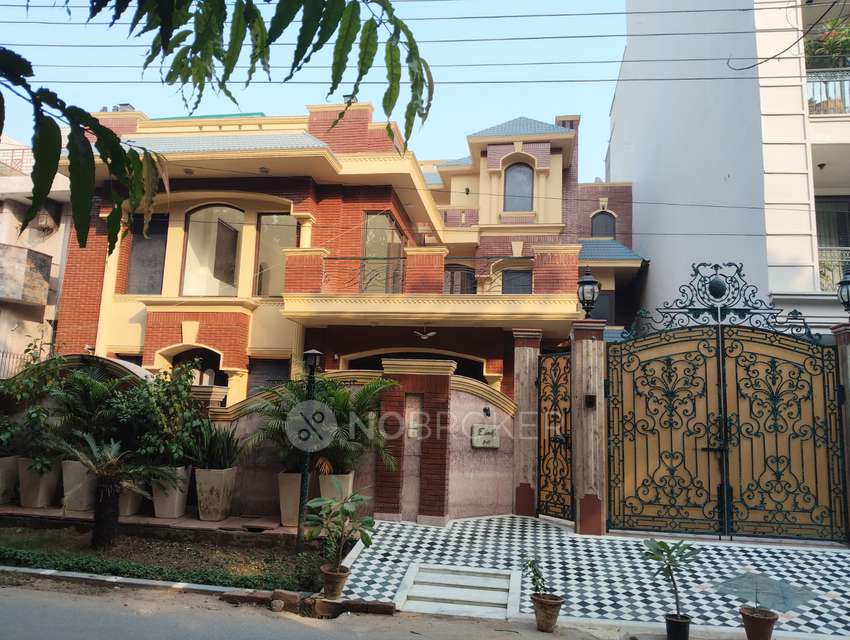 4+ BHK House for Rent  In Sector 26a
