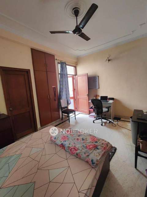 Single Room for Male In 3 BHK  In Sector 43