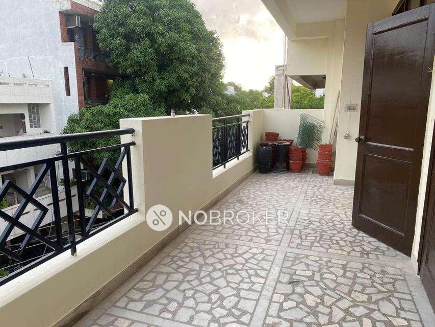 3 BHK Flat In Standalone Building  For Sale  In Siri Fort